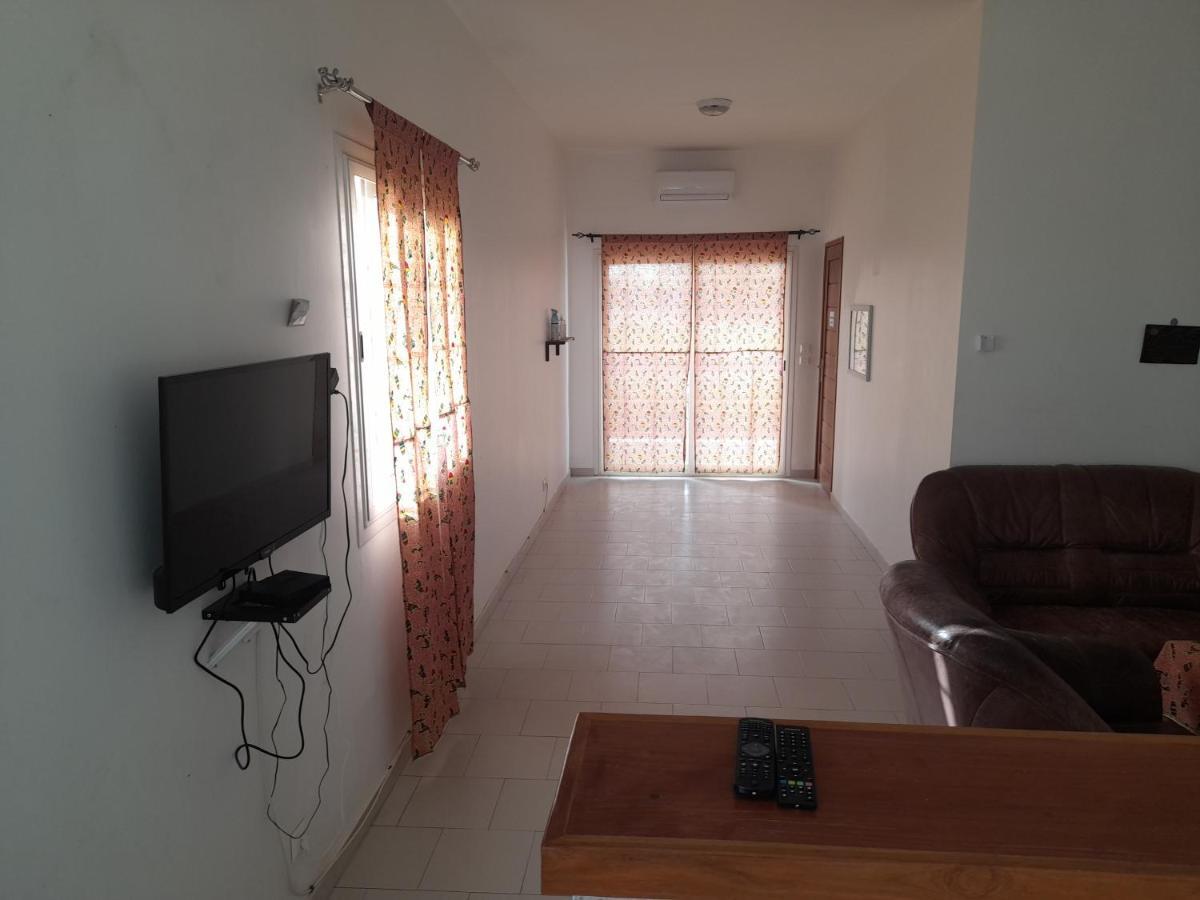 Appartement Familial Spacieux Avec Climatisation Ziguinchor Ngoại thất bức ảnh