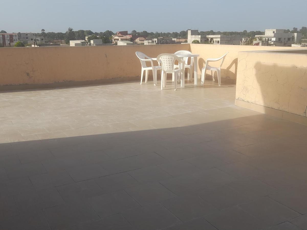 Appartement Familial Spacieux Avec Climatisation Ziguinchor Ngoại thất bức ảnh