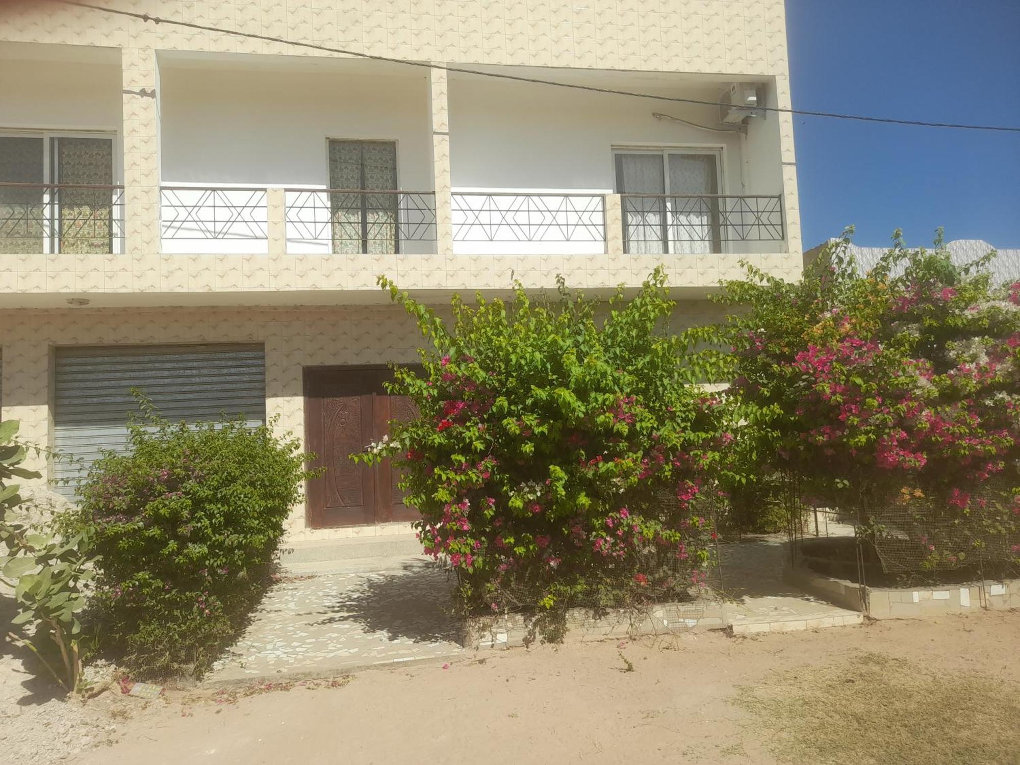Appartement Familial Spacieux Avec Climatisation Ziguinchor Ngoại thất bức ảnh