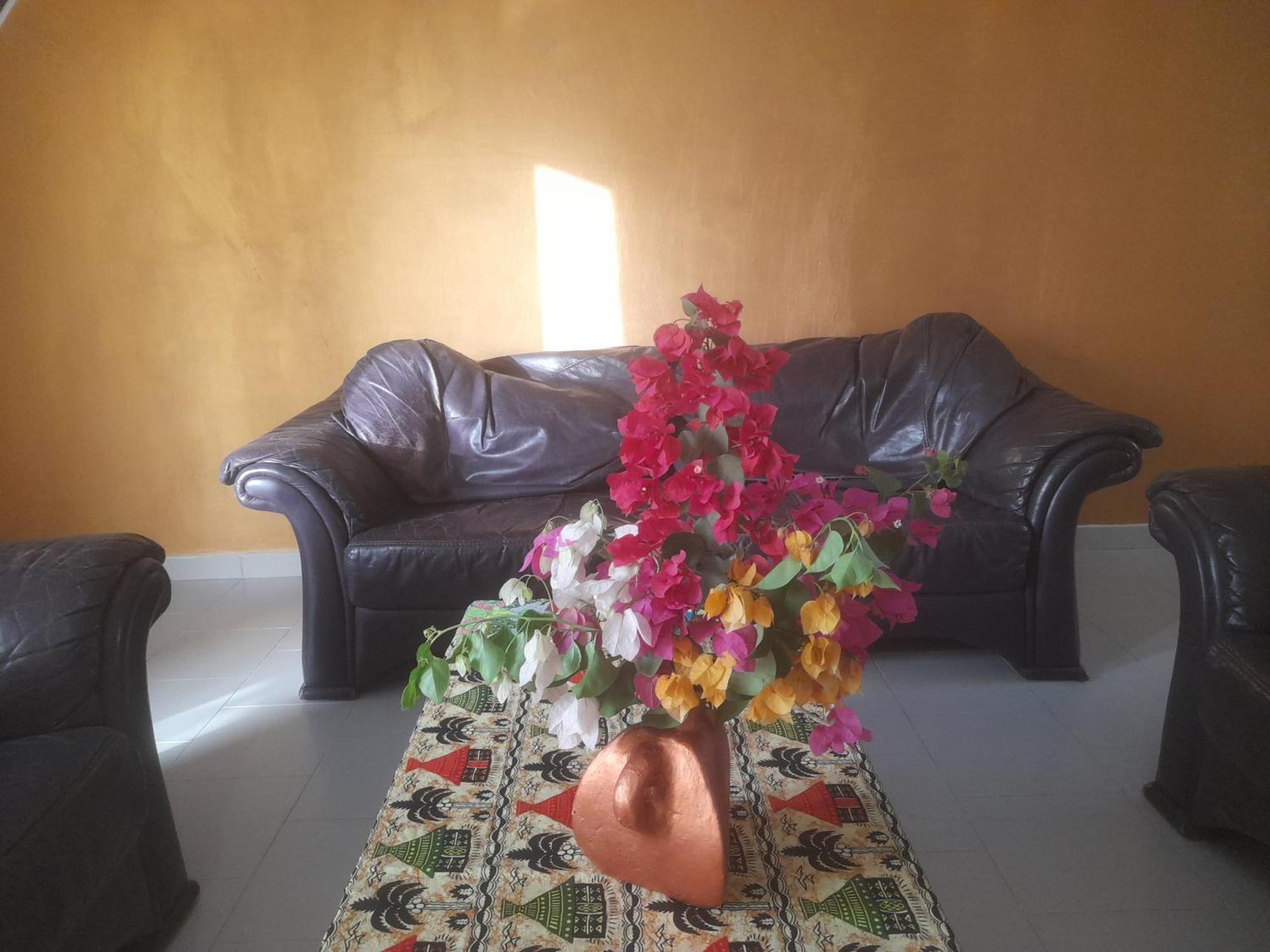 Appartement Familial Spacieux Avec Climatisation Ziguinchor Ngoại thất bức ảnh