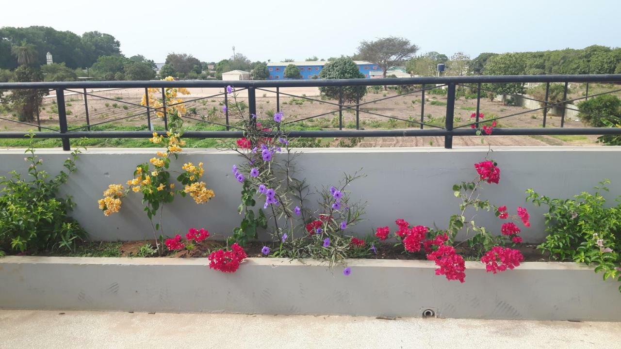 Appartement Familial Spacieux Avec Climatisation Ziguinchor Ngoại thất bức ảnh